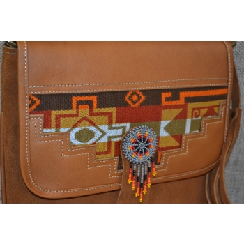 Torebka ze skóry etno w brązowym kolorze  z koralikami mullo .